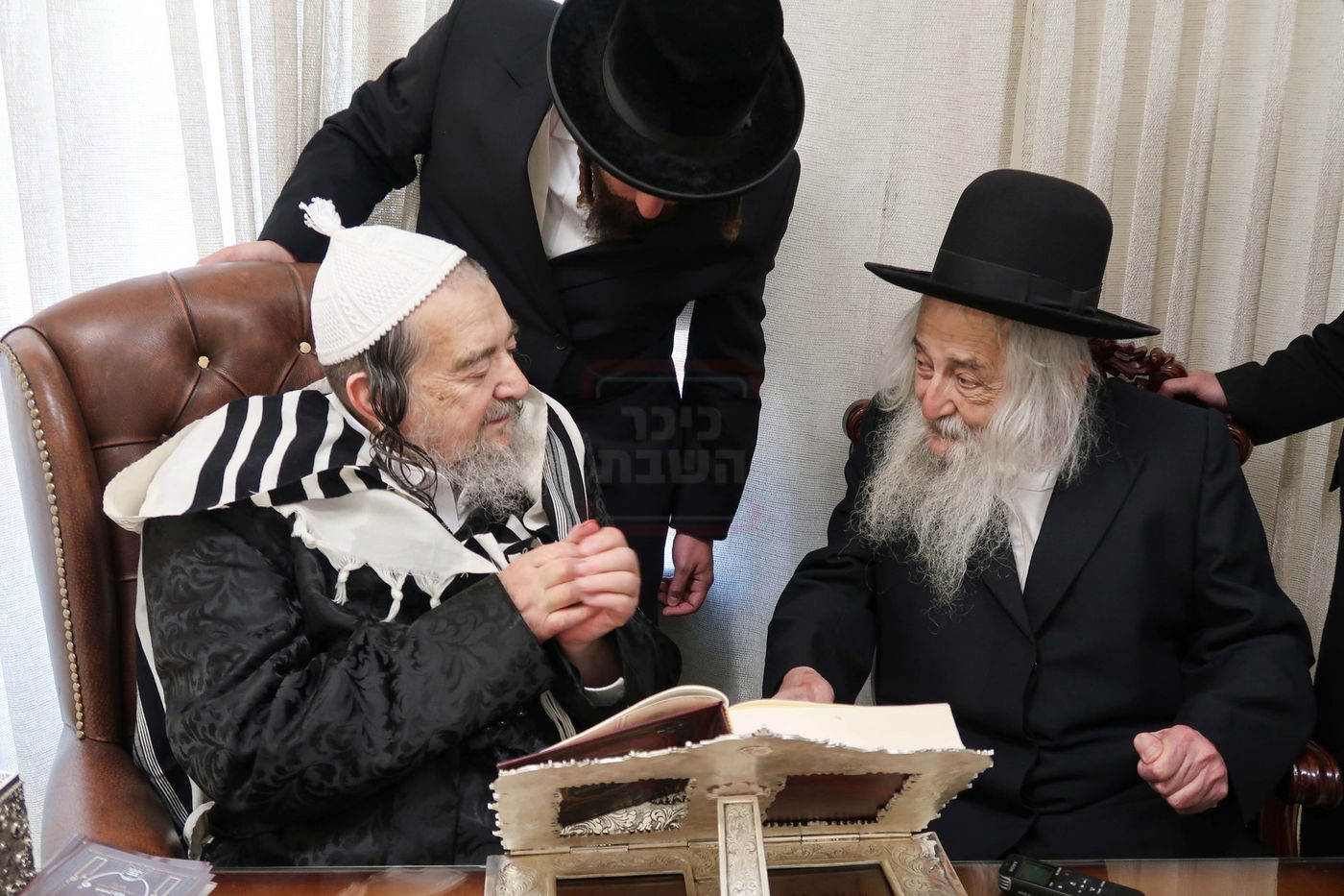 הגה"צ רבי יהושע דוד טורצין בביקור אצל הגה"צ רבי יעקב מאיר שכטר