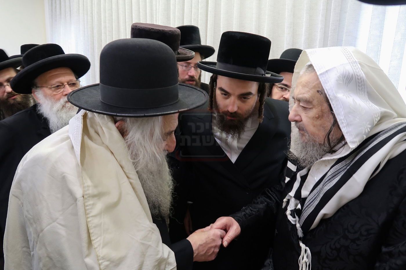 הגה"צ רבי יהושע דוד טורצין בביקור אצל הגה"צ רבי יעקב מאיר שכטר