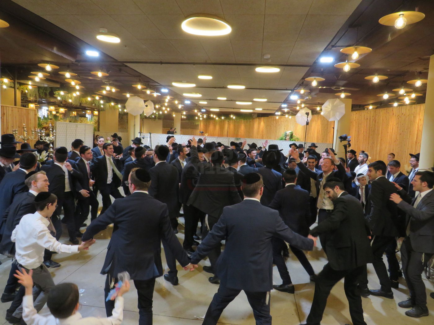 שמחת נישואי נכד הגר"א לוי 