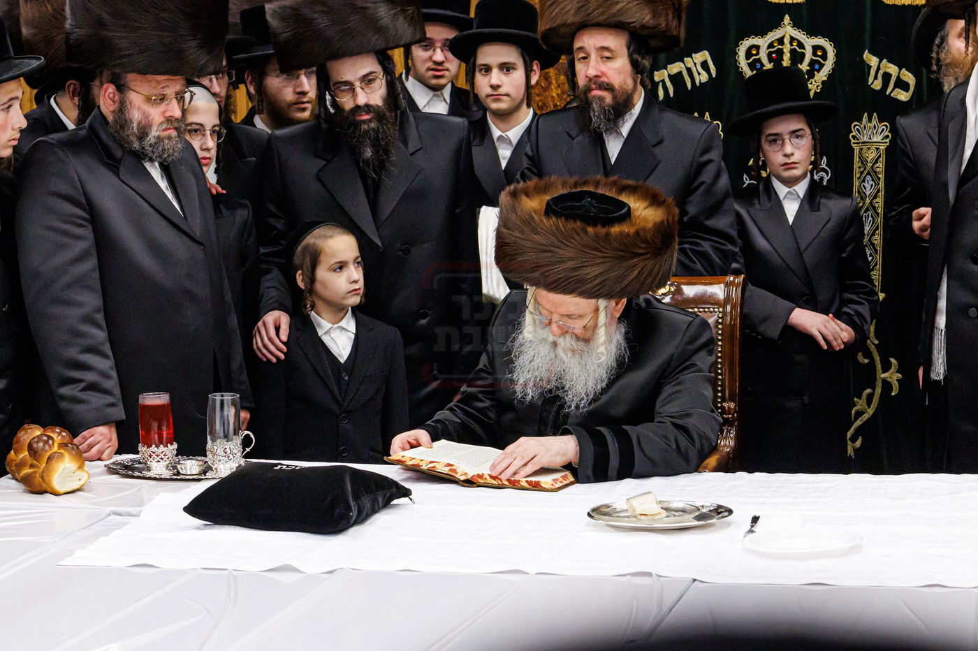 האדמו"ר מבאבוב בלימוד ספה"ק 'נועם אלימלך' בכניסת השבת