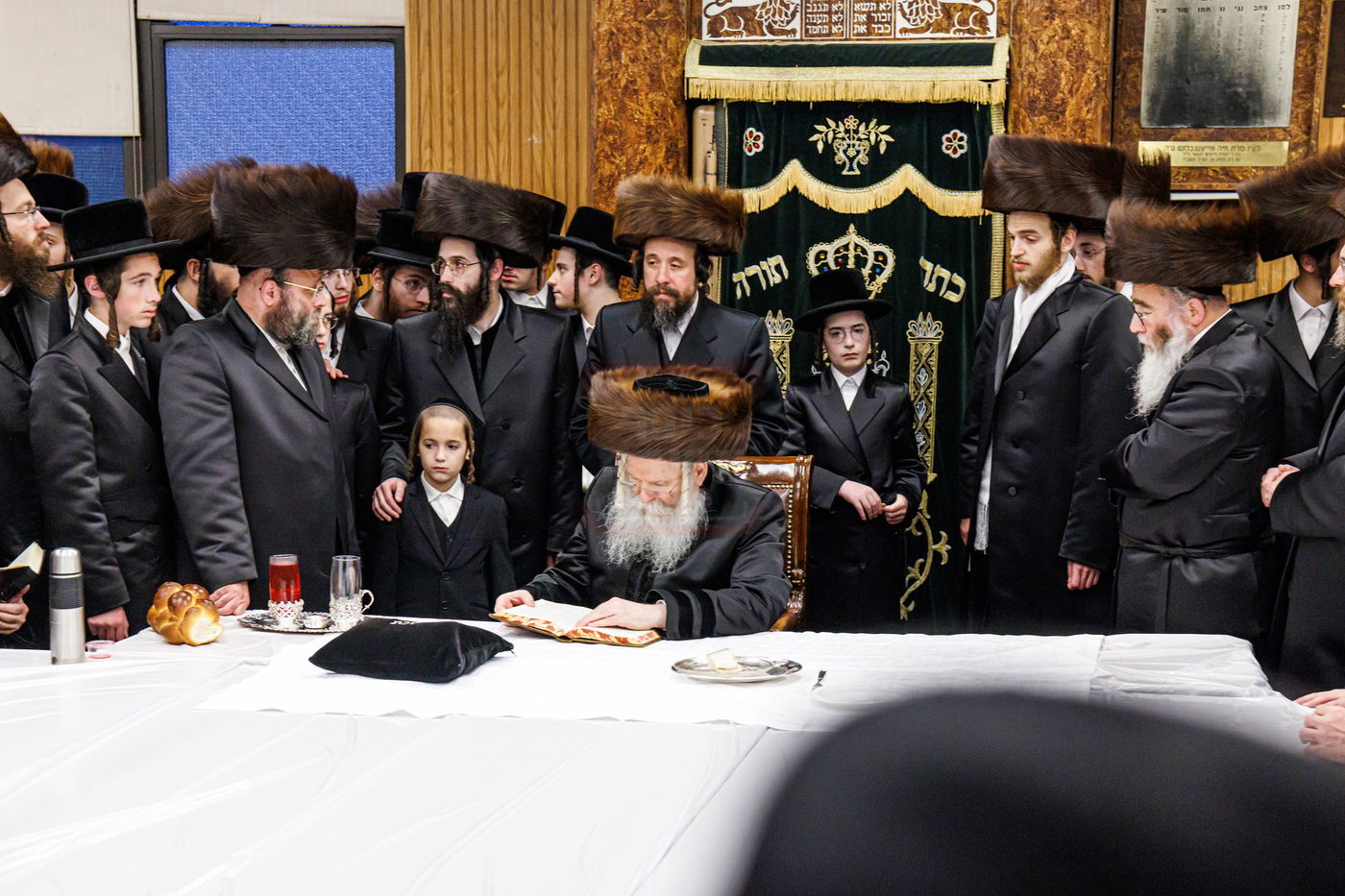 האדמו"ר מבאבוב בלימוד ספה"ק 'נועם אלימלך' בכניסת השבת