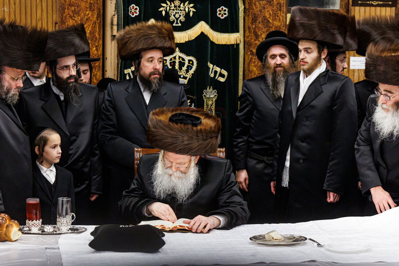 האדמו"ר מבאבוב בלימוד ספה"ק 'נועם אלימלך' בכניסת השבת