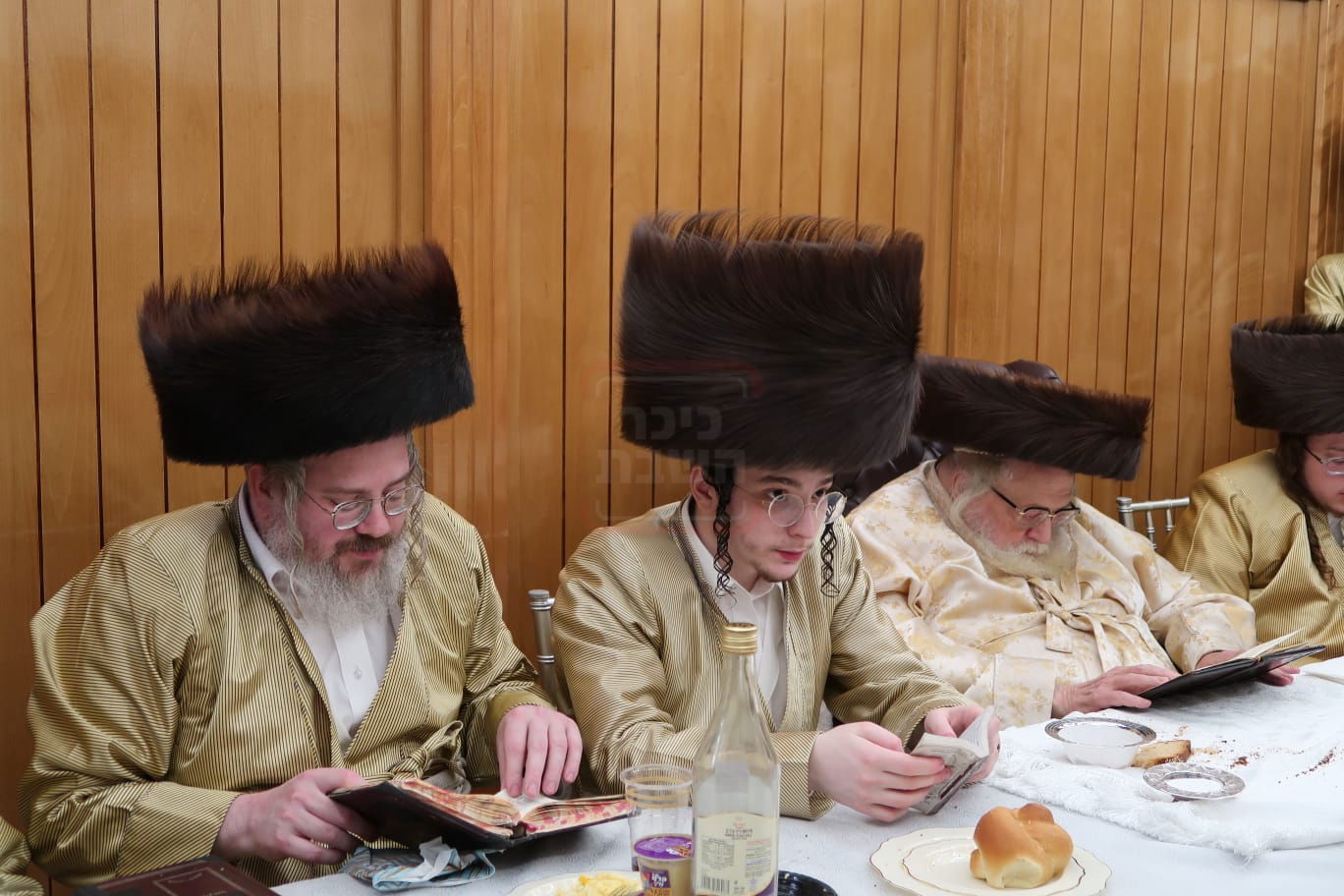 שמחת בית תולדות אברהם יצחק - מלווה מלכה