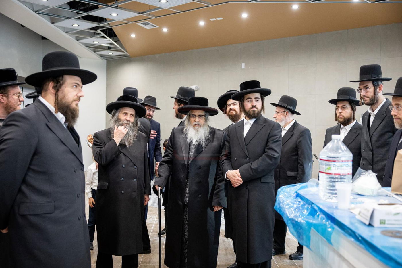 האדמו"ר מסאטמר בביקור בחנות בשר בלייקווד