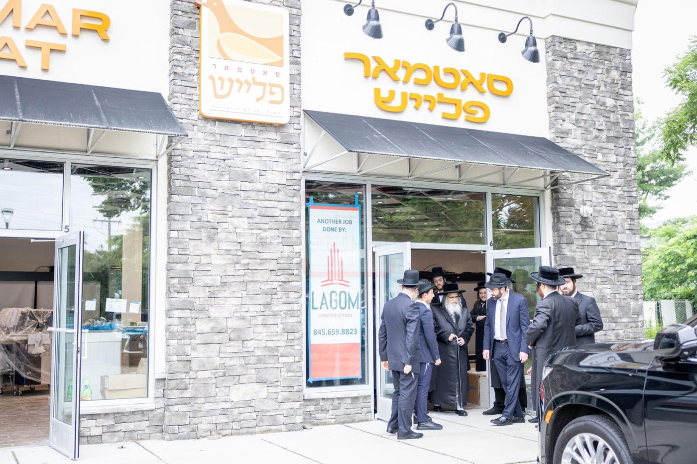 האדמו"ר מסאטמר בביקור בחנות בשר בלייקווד