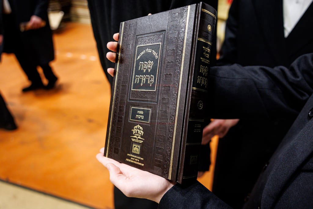 סיום הש"ס בחצה"ק סאטמר