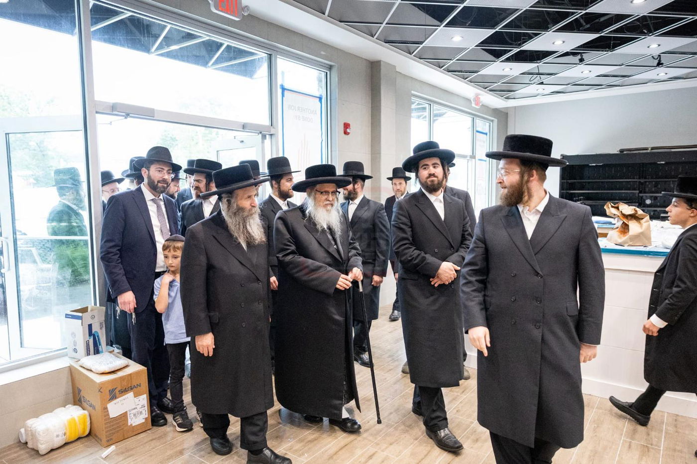 האדמו"ר מסאטמר בביקור בחנות בשר בלייקווד