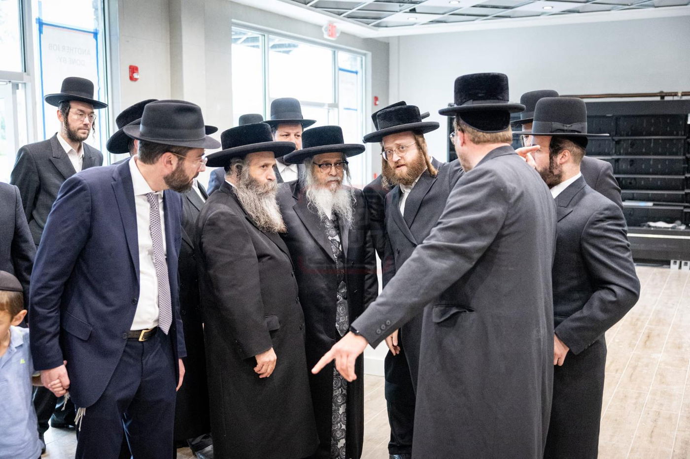 האדמו"ר מסאטמר בביקור בחנות בשר בלייקווד