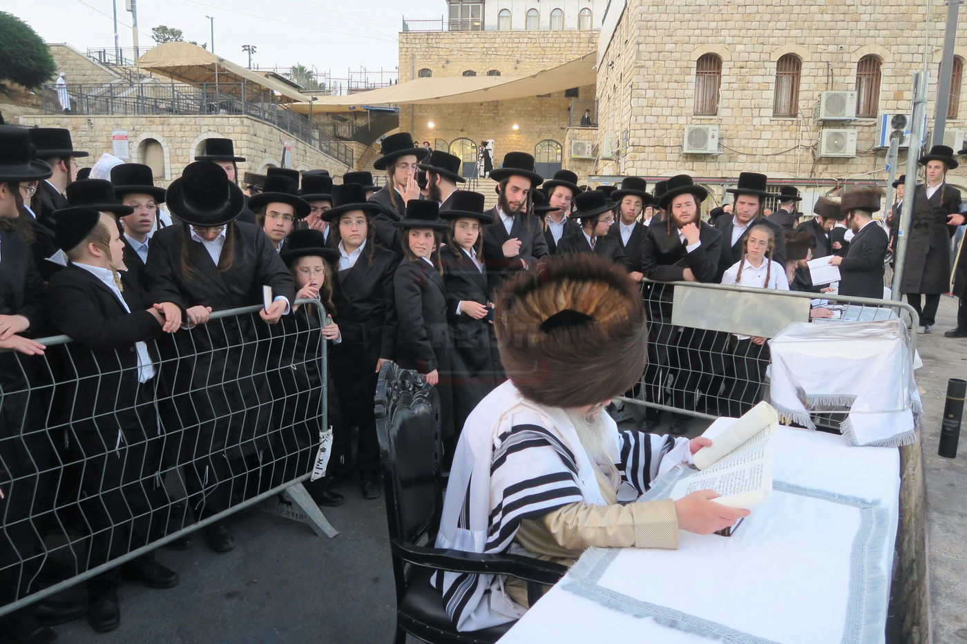 האדמו"ר מלעלוב שבת בהעלותך במירון