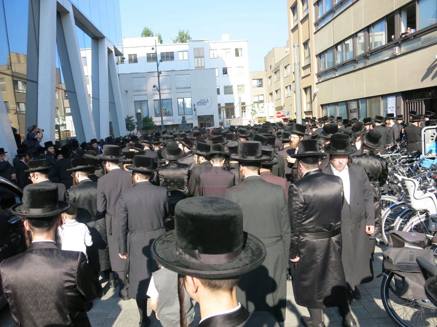 הלוויית הילד יהודא אלטר ווייס ז''ל מאנטווערפן