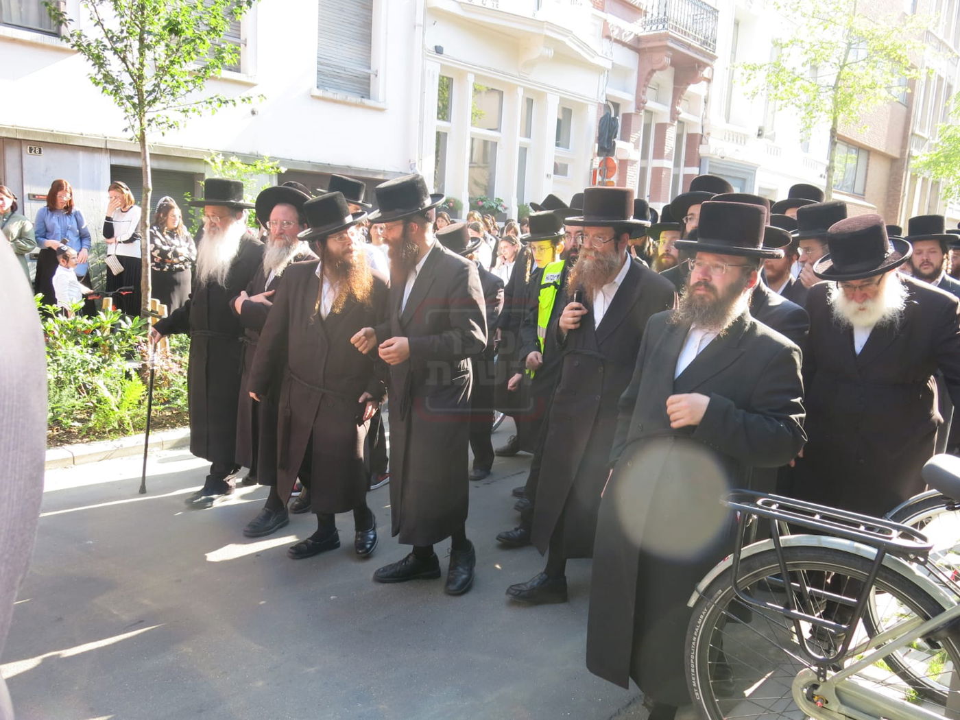 הלוויית הילד יהודא אלטר ווייס ז''ל מאנטווערפן