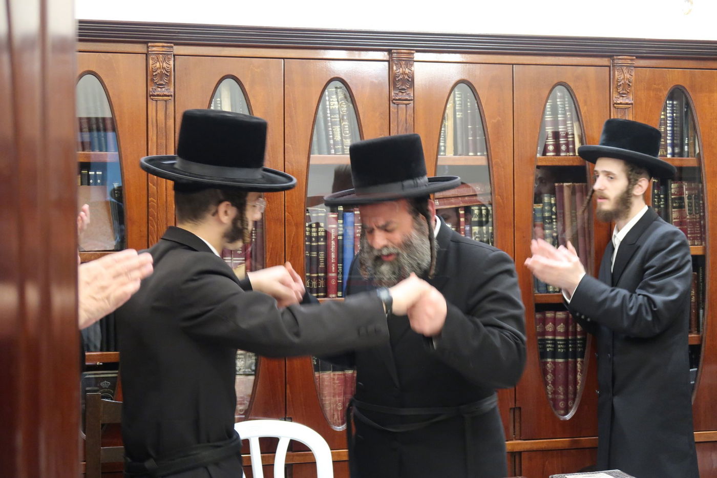 שמחת בית נדבורנה - מאקאווא - קאסוב ויז'ניץ - קומרנא 