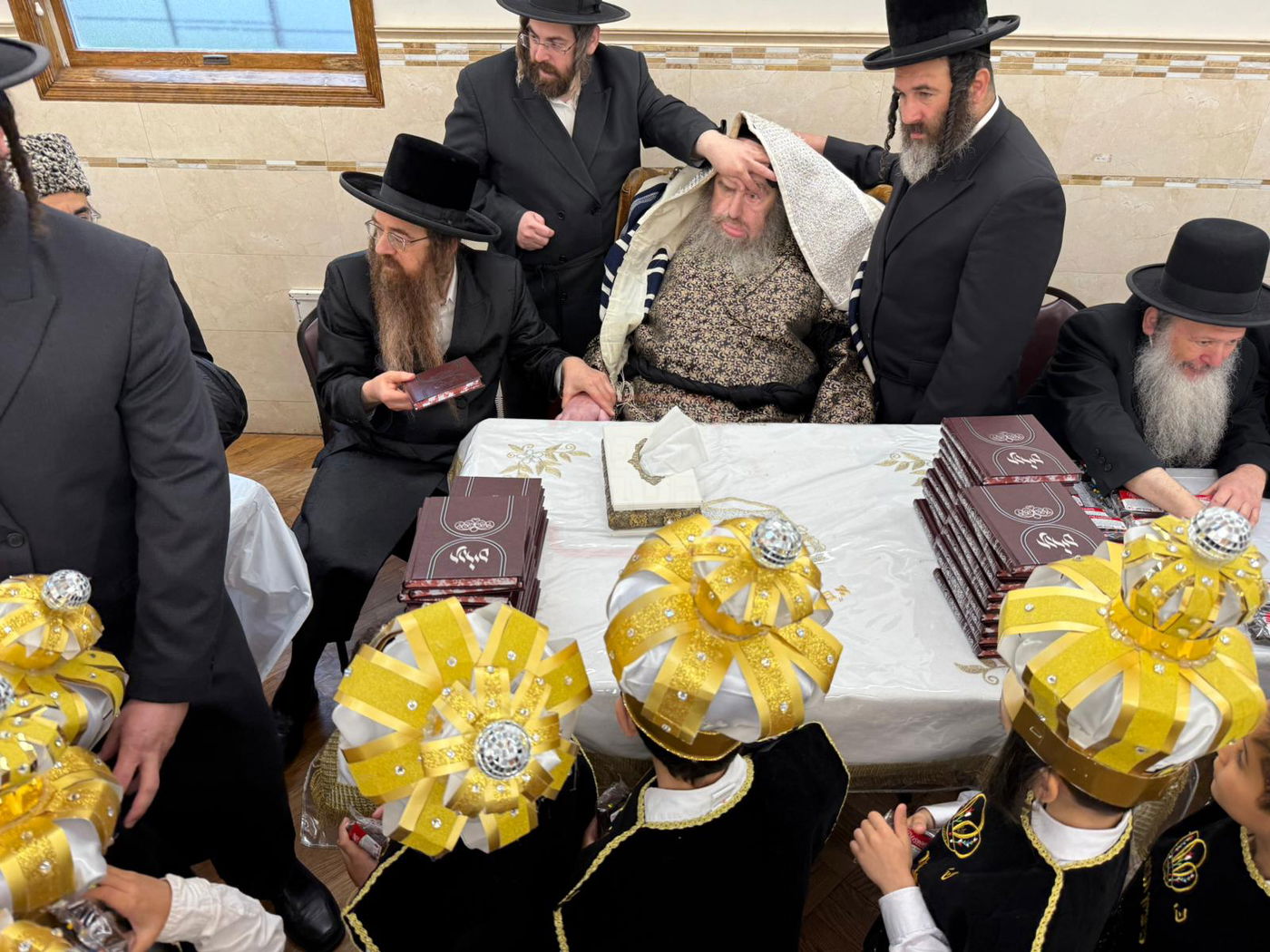 מסיבת החומש אצל האדמו"ר מקאלוב