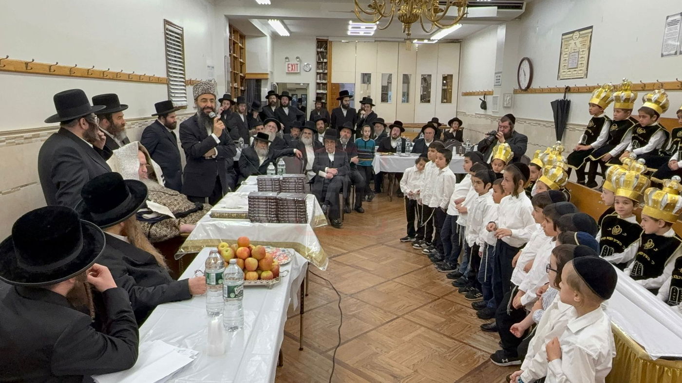 מסיבת החומש אצל האדמו"ר מקאלוב