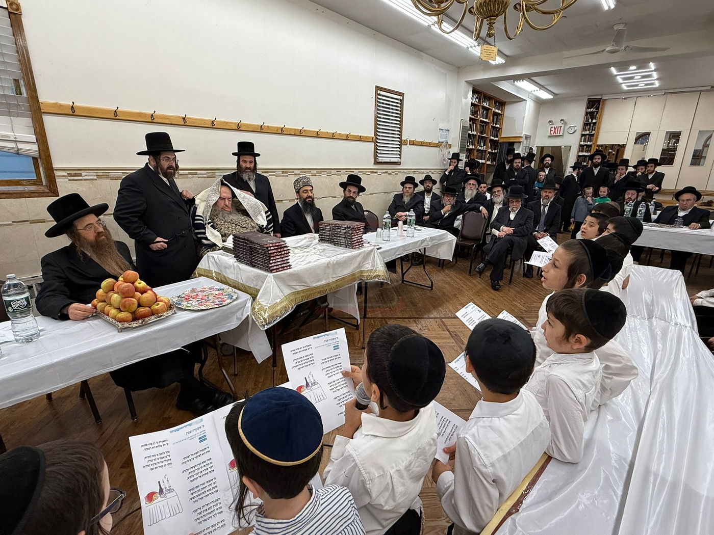 מסיבת החומש אצל האדמו"ר מקאלוב