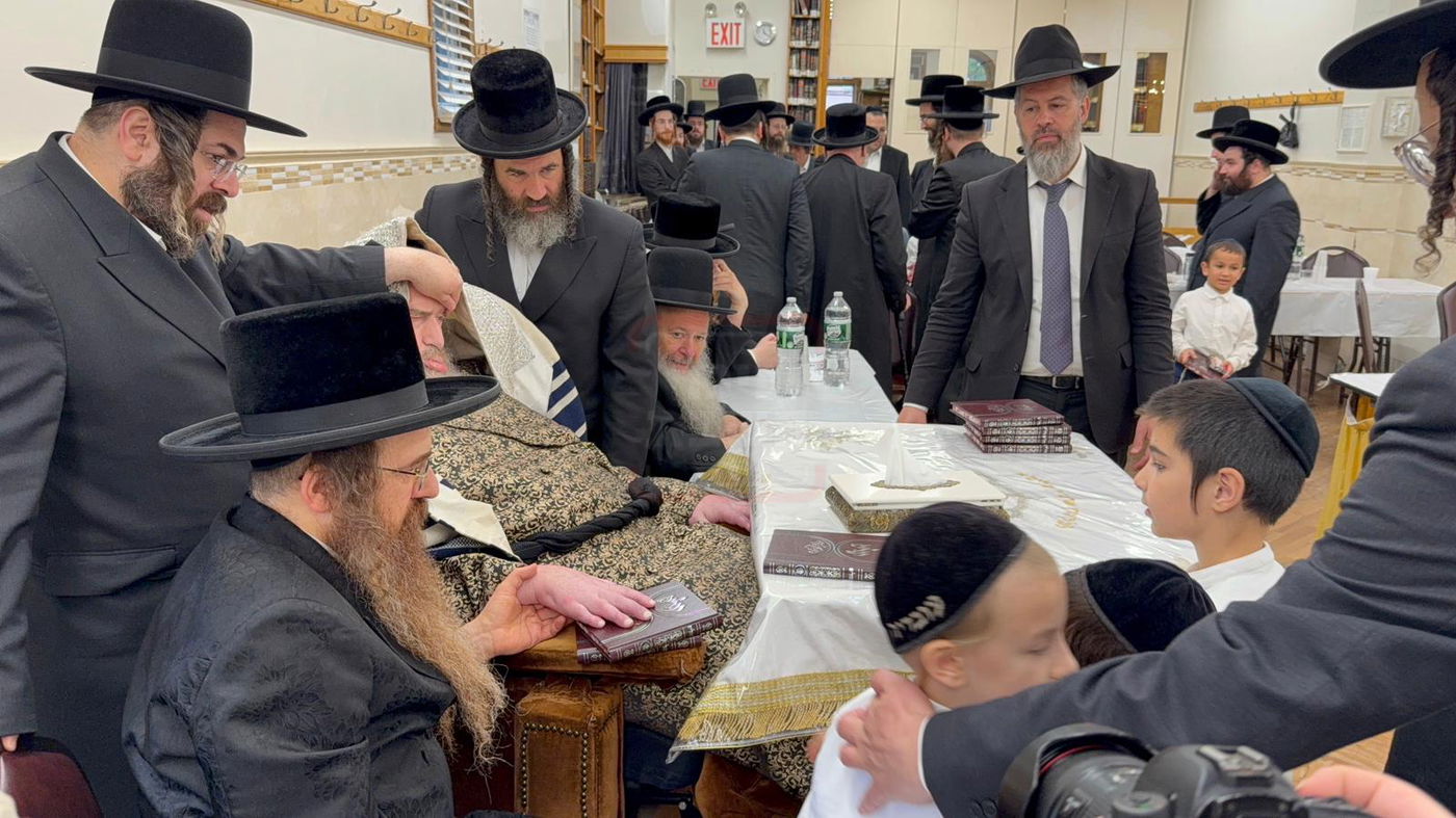 מסיבת החומש אצל האדמו"ר מקאלוב