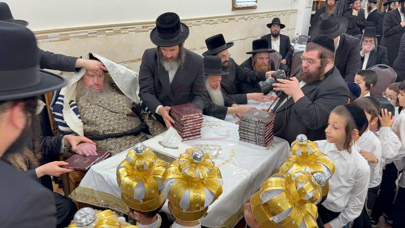 מסיבת החומש אצל האדמו"ר מקאלוב