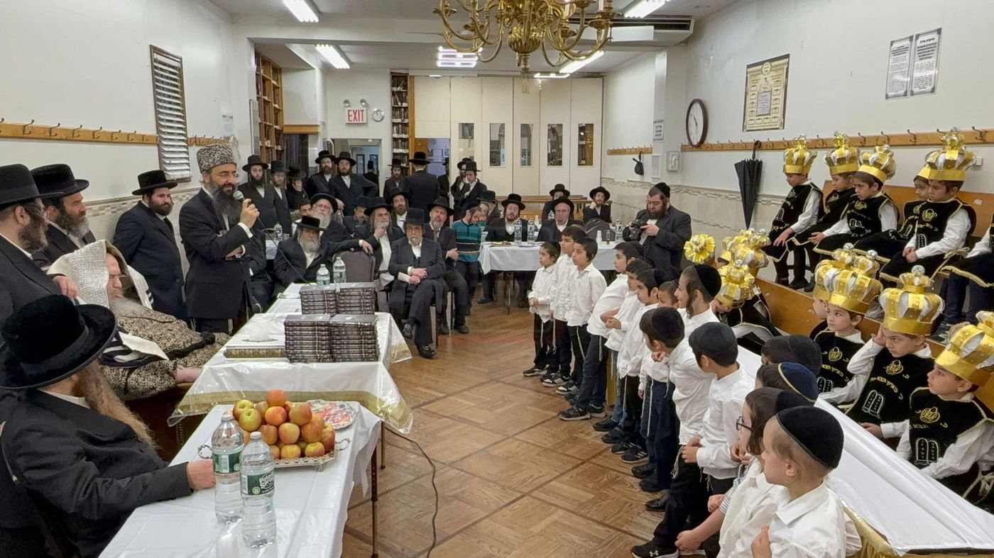 מסיבת החומש אצל האדמו"ר מקאלוב
