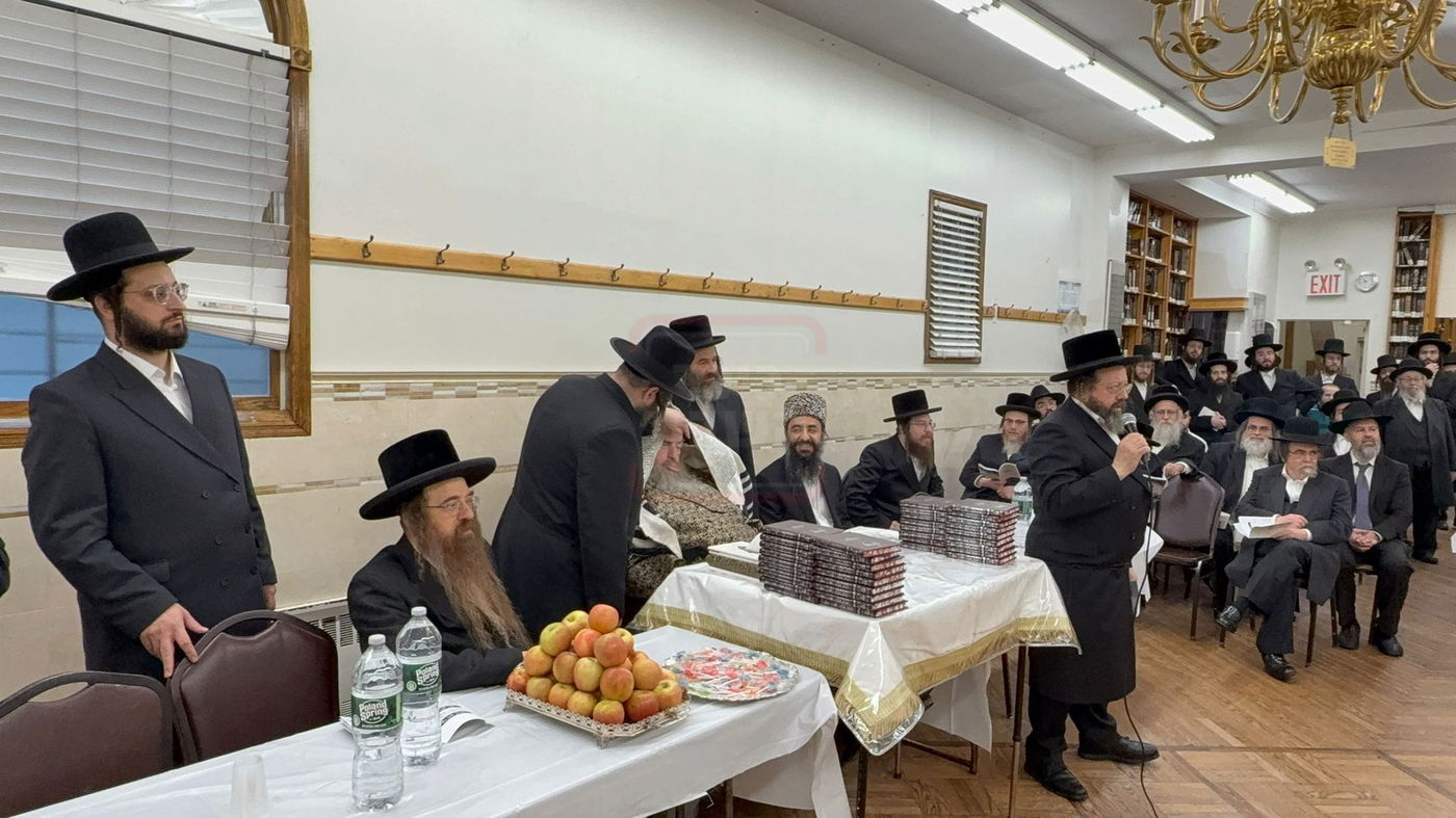 מסיבת החומש אצל האדמו"ר מקאלוב