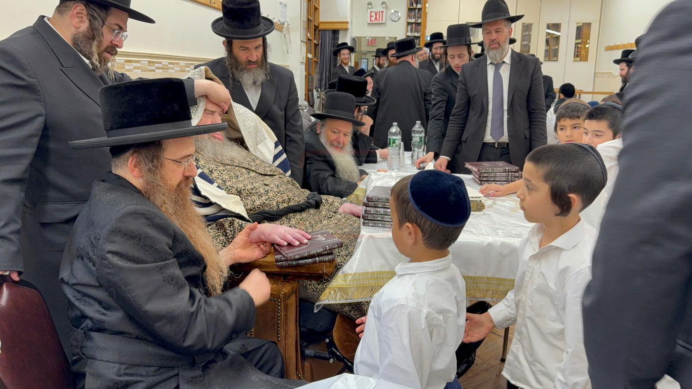 מסיבת החומש אצל האדמו"ר מקאלוב