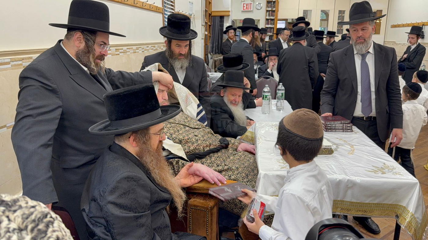 מסיבת החומש אצל האדמו"ר מקאלוב