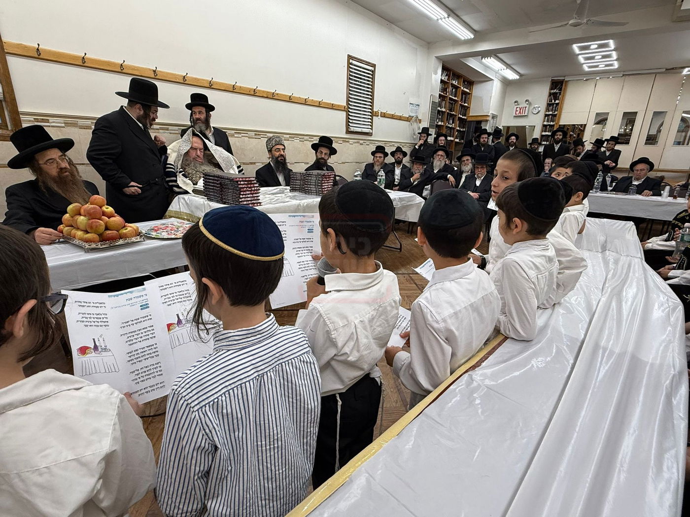 מסיבת החומש אצל האדמו"ר מקאלוב