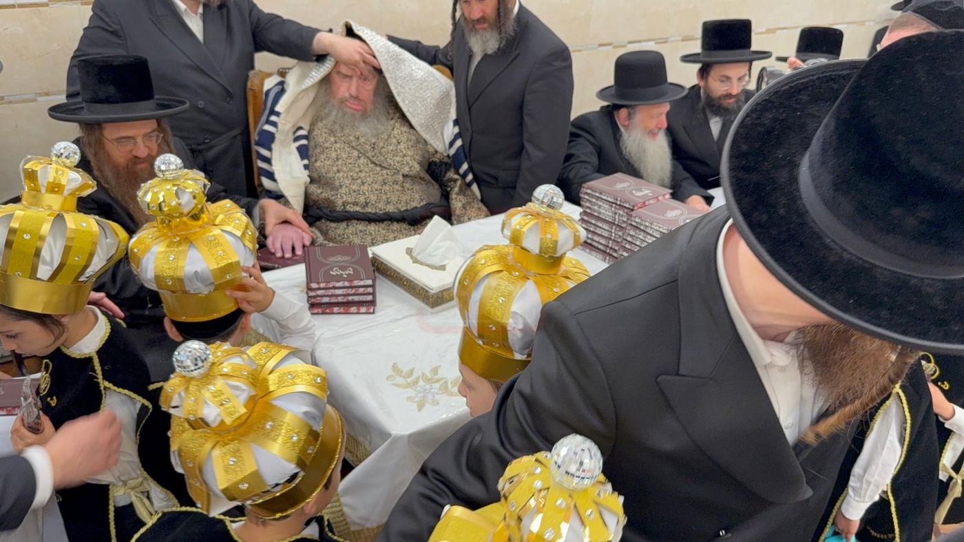 מסיבת החומש אצל האדמו"ר מקאלוב