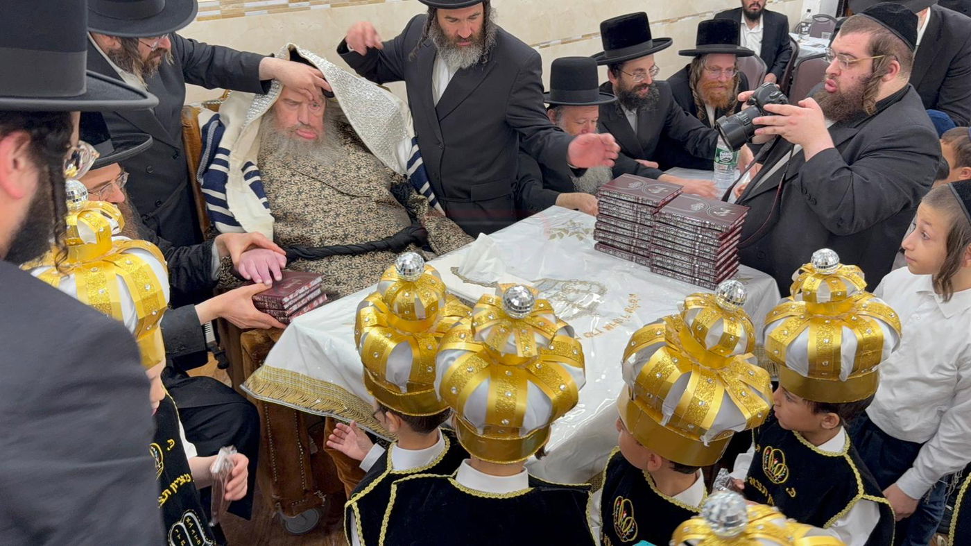 מסיבת החומש אצל האדמו"ר מקאלוב