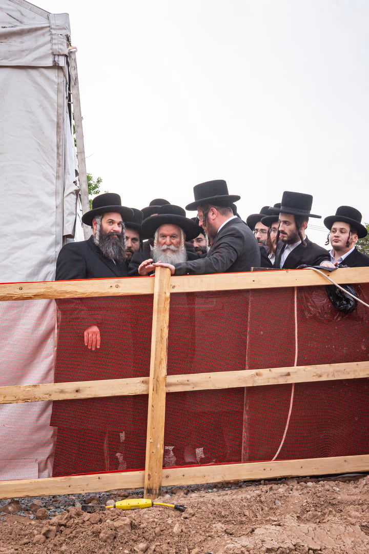 הנחת אבן הפינה לישיבה כרם שלמה ד'באבוב