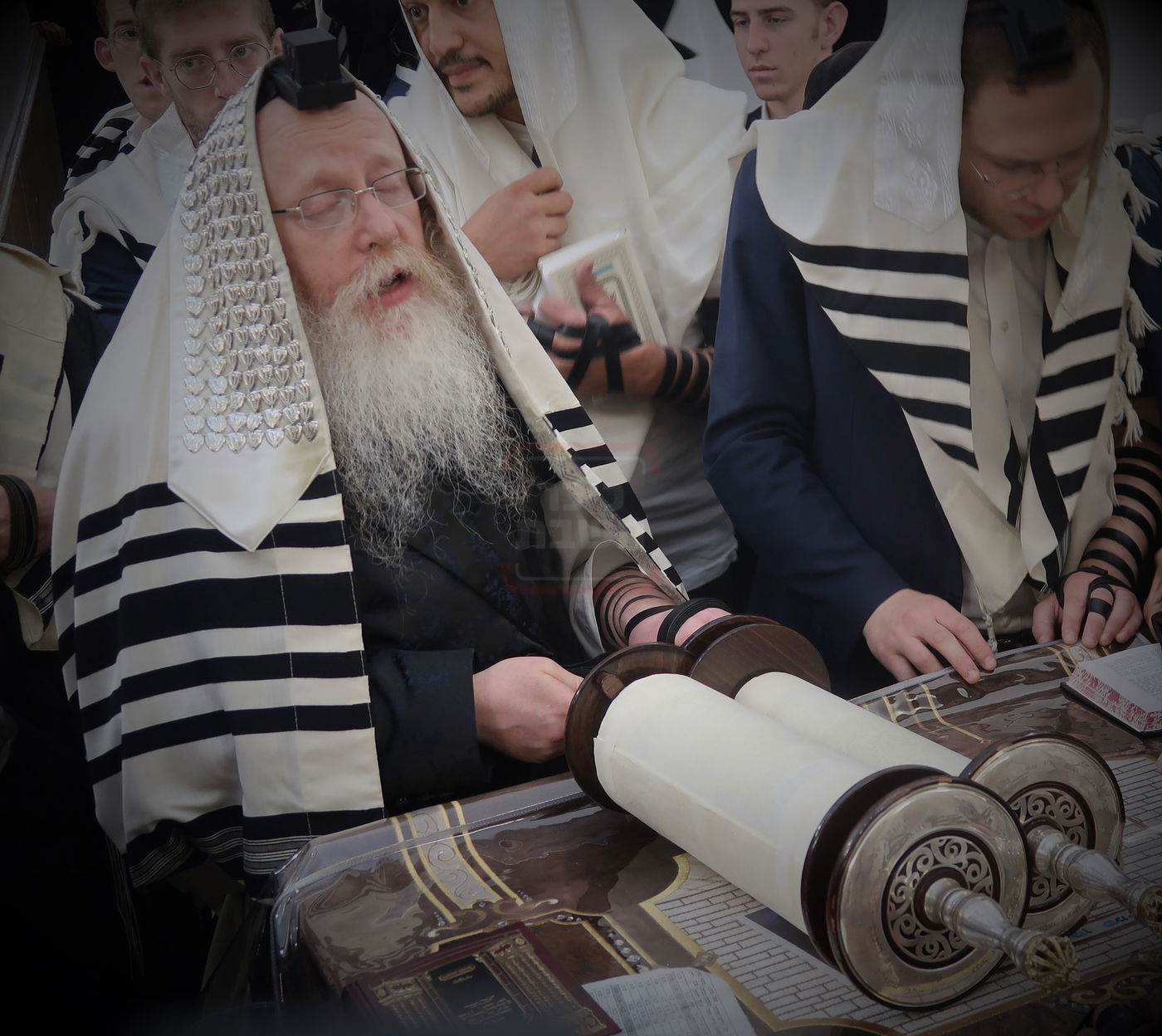 האדמו"ר מקרעטשניף קריית גת באתרא קדישא מירון