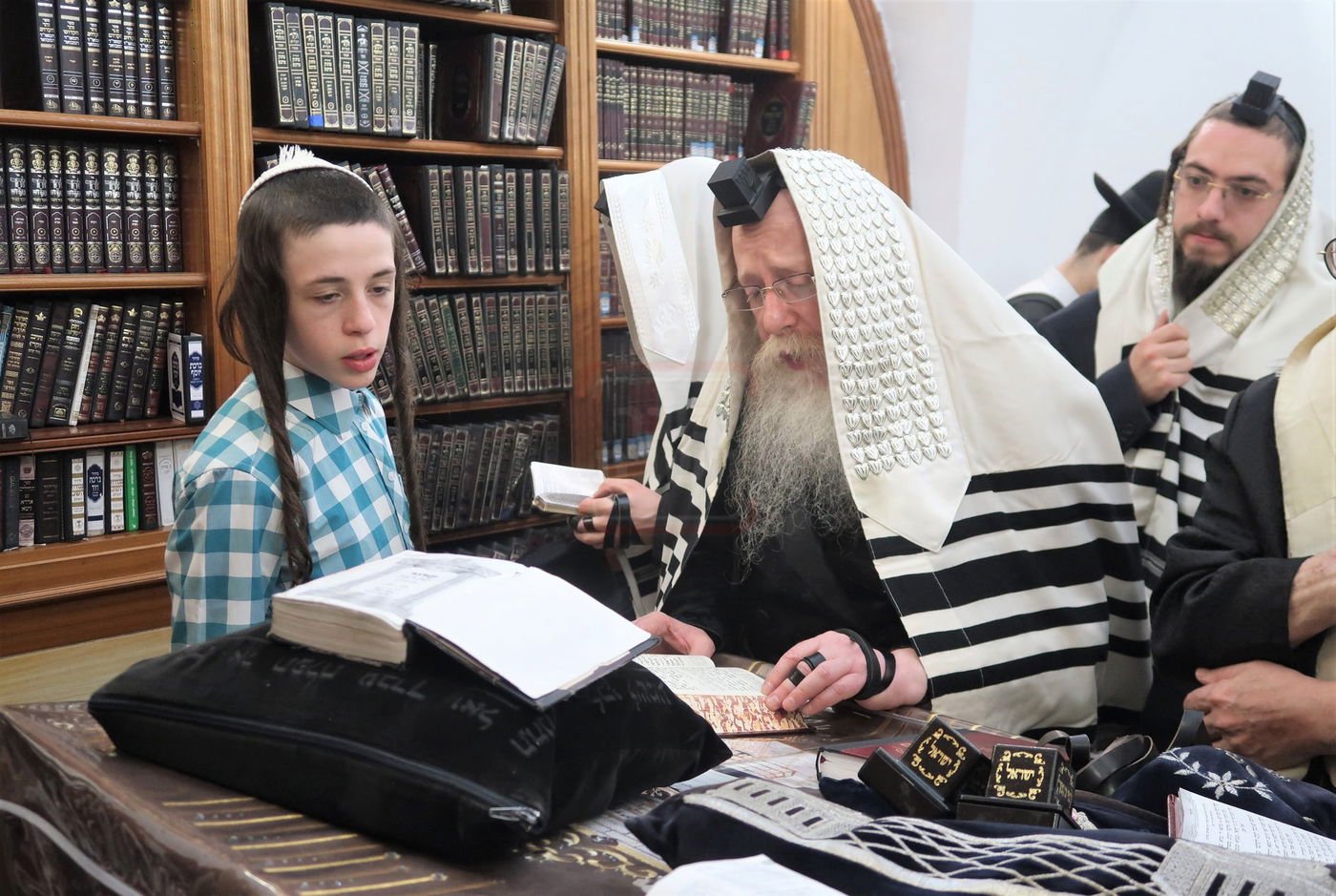 האדמו"ר מקרעטשניף קריית גת באתרא קדישא מירון