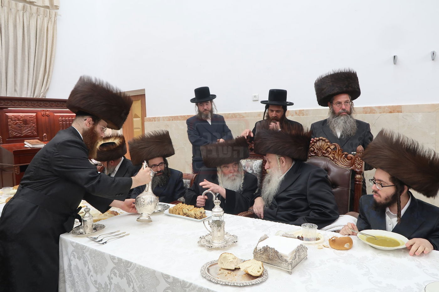 שמחת שבע ברכות בחצרות טשארנאביל  - ראדושיץ - ראזלא 