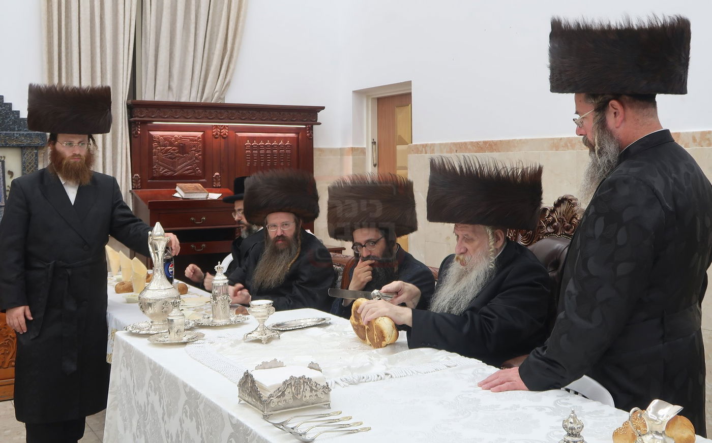 שמחת שבע ברכות בחצרות טשארנאביל  - ראדושיץ - ראזלא 