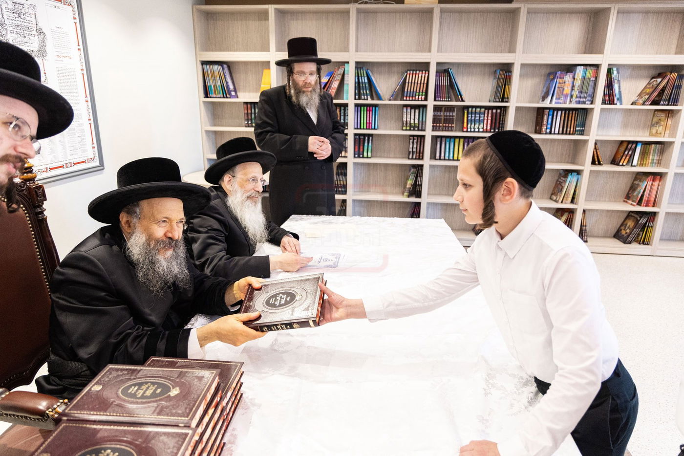 האדמו"ר מבאבוב 45 בביקור בת"ת של החסידות