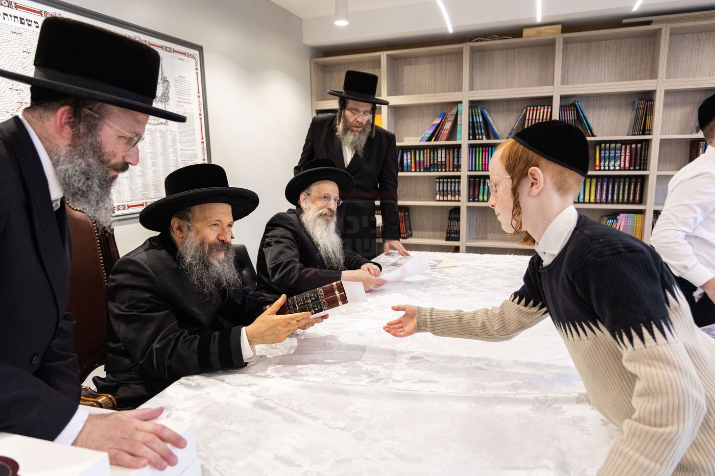 האדמו"ר מבאבוב 45 בביקור בת"ת של החסידות