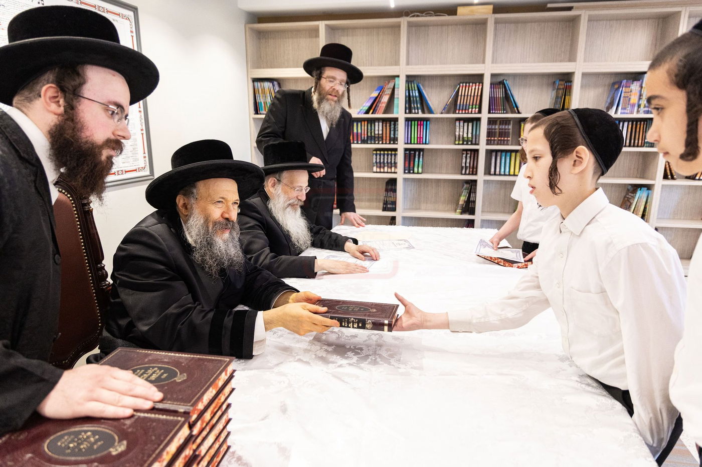 האדמו"ר מבאבוב 45 בביקור בת"ת של החסידות