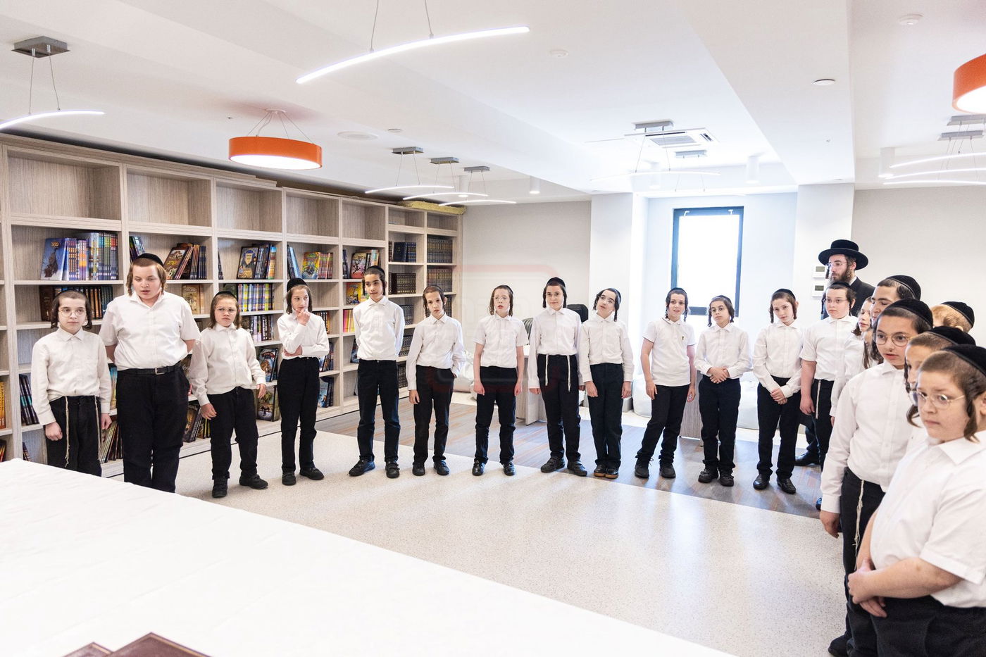 האדמו"ר מבאבוב 45 בביקור בת"ת של החסידות