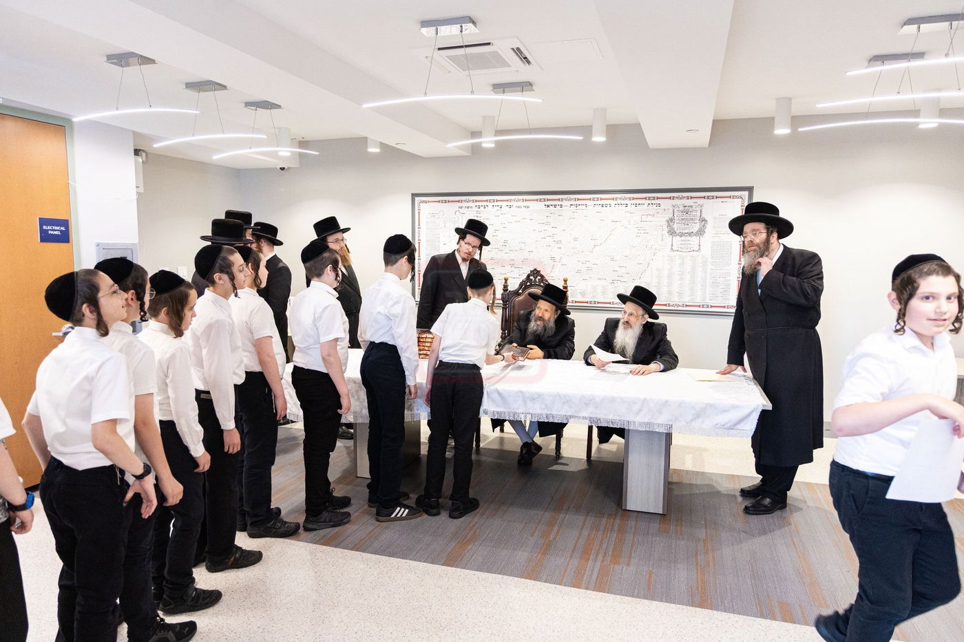 האדמו"ר מבאבוב 45 בביקור בת"ת של החסידות