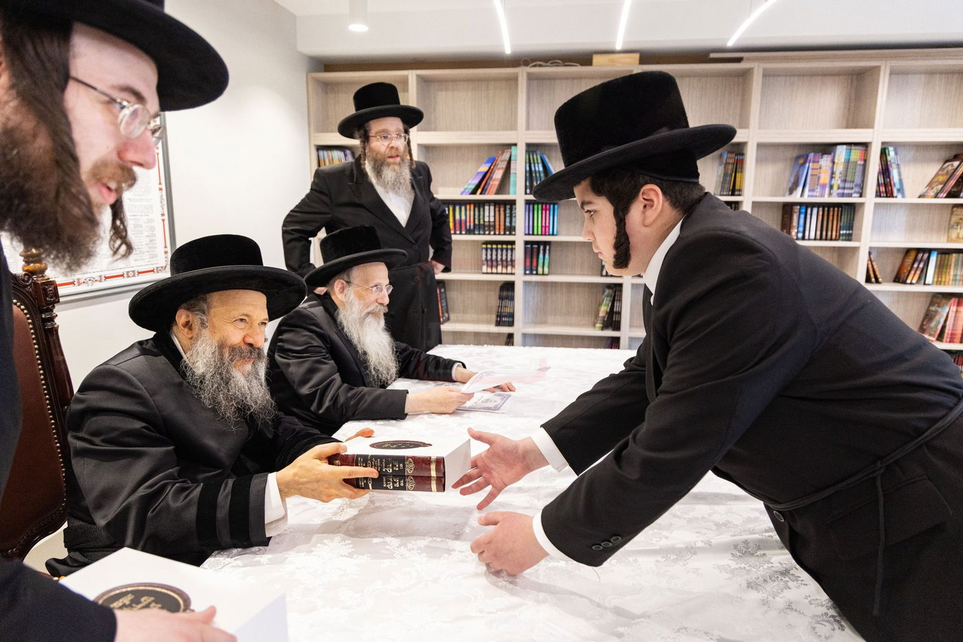 האדמו"ר מבאבוב 45 בביקור בת"ת של החסידות