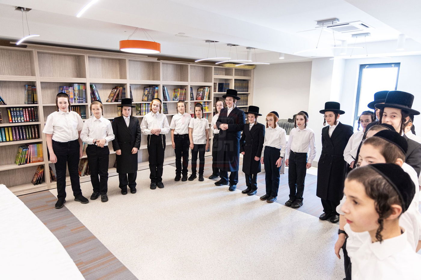 האדמו"ר מבאבוב 45 בביקור בת"ת של החסידות