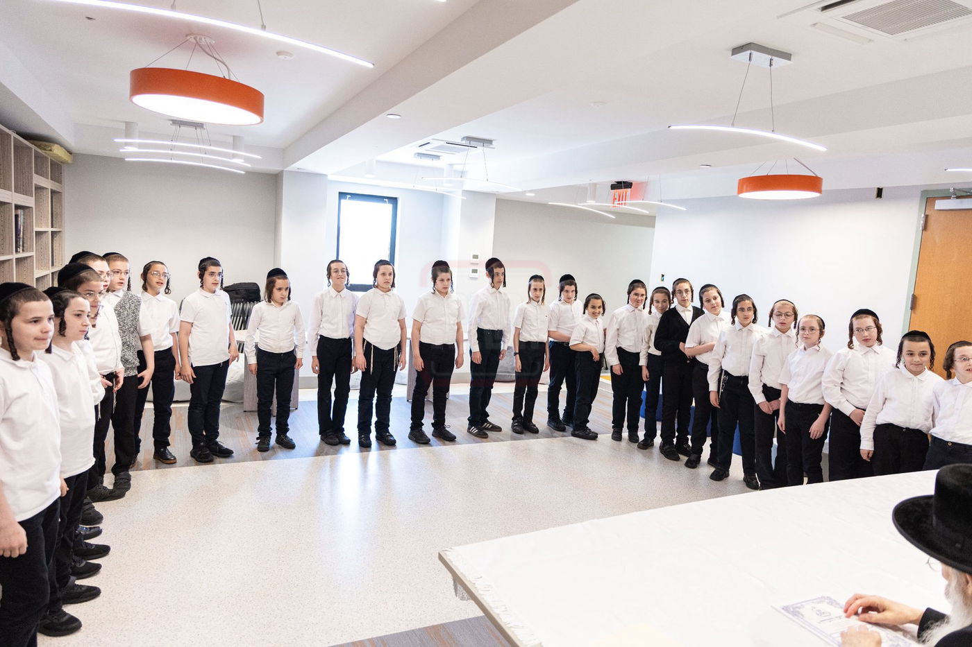 האדמו"ר מבאבוב 45 בביקור בת"ת של החסידות