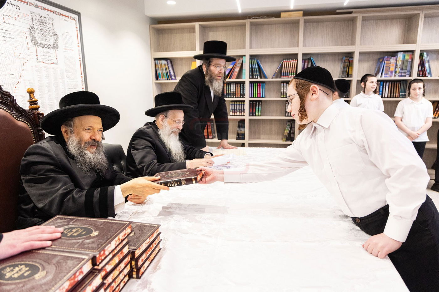 האדמו"ר מבאבוב 45 בביקור בת"ת של החסידות