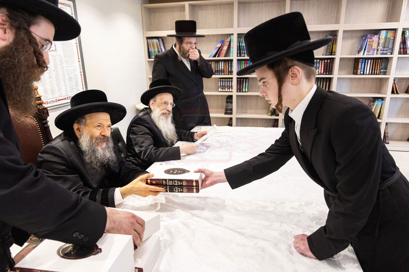 האדמו"ר מבאבוב 45 בביקור בת"ת של החסידות