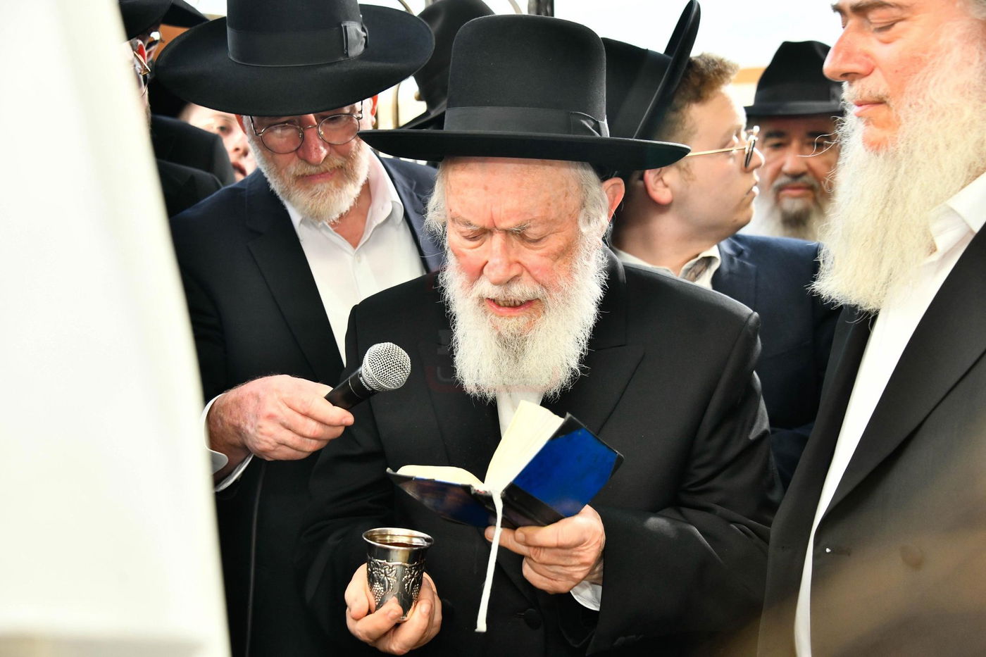 שמחת נישואי נכדת הגר"י זילברשטיין