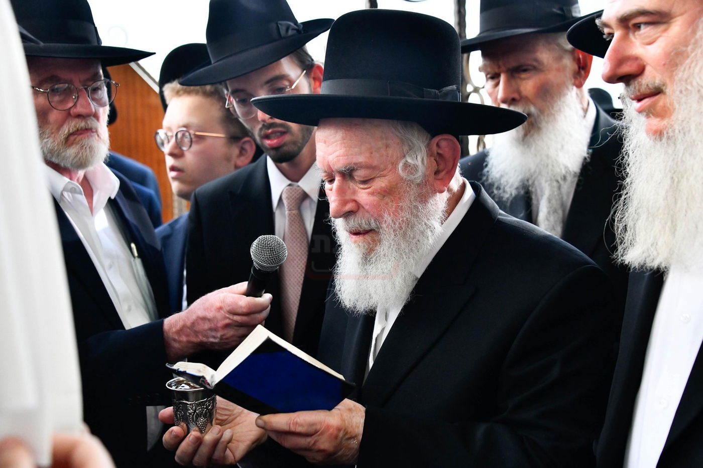 שמחת נישואי נכדת הגר"י זילברשטיין