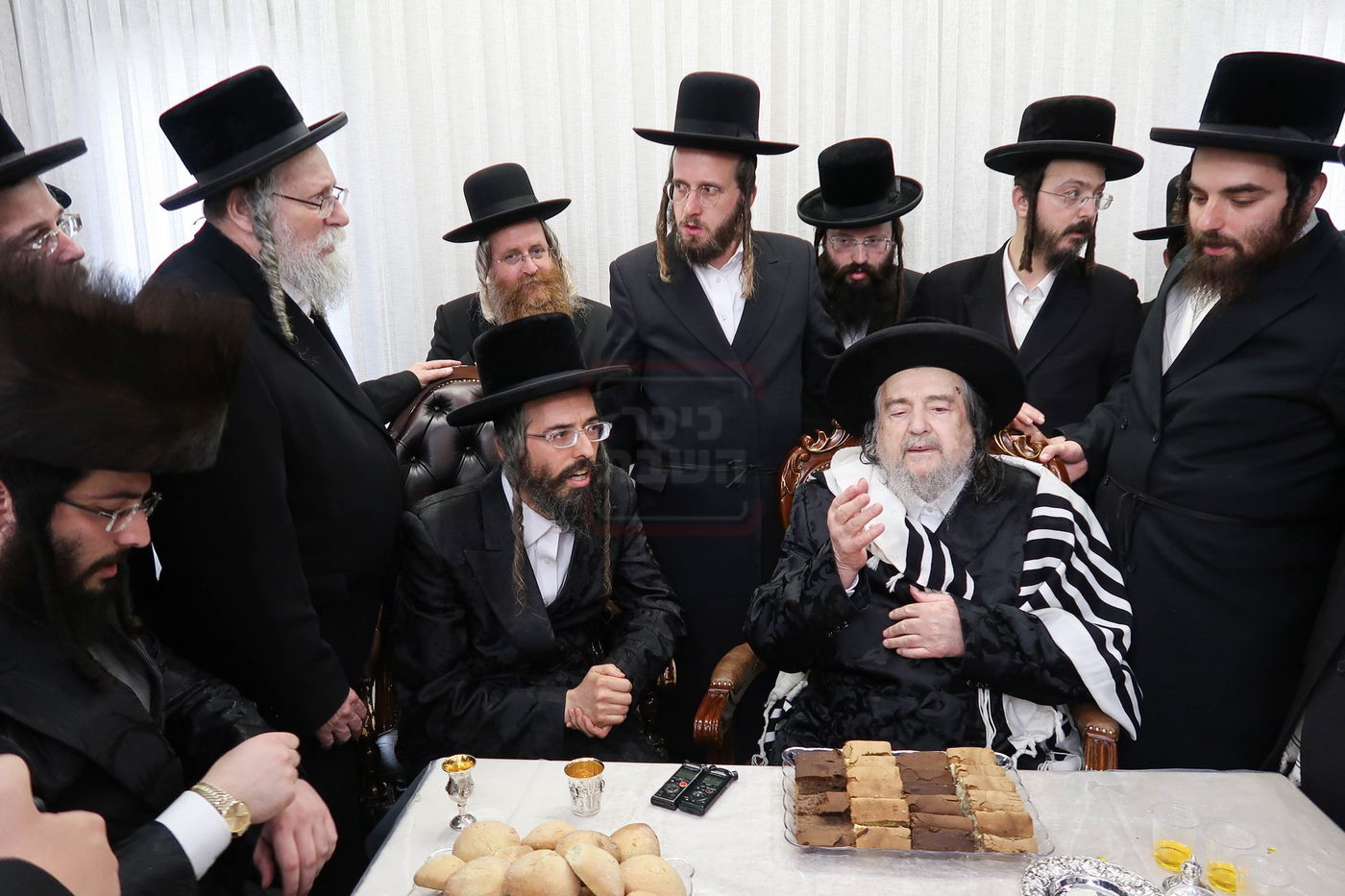 האדמו"ר מזוועהיל בשמחת ברית במעונו של הגה"צ רבי יעקב מאיר שכטר