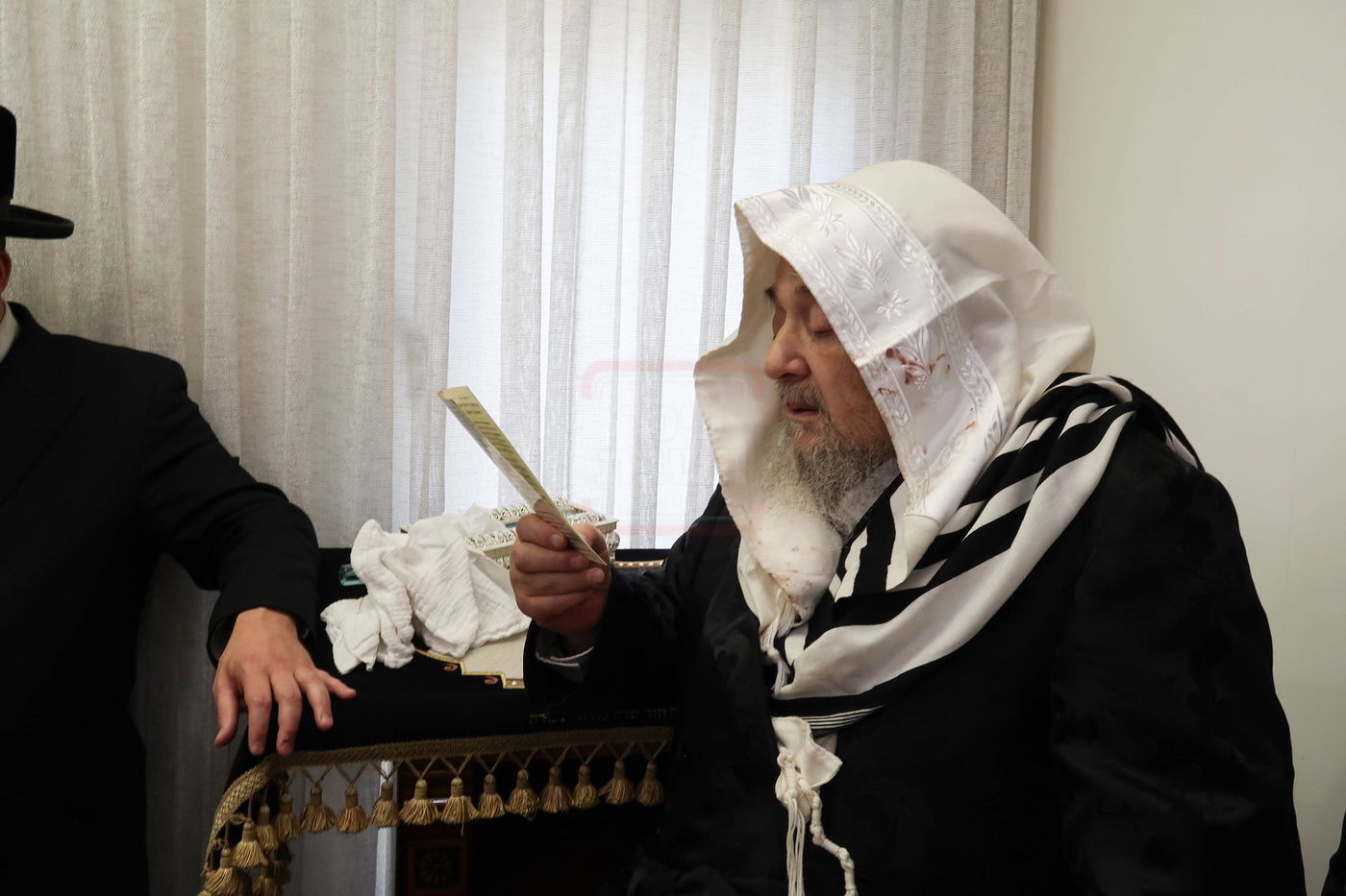 האדמו"ר מזוועהיל בשמחת ברית במעונו של הגה"צ רבי יעקב מאיר שכטר