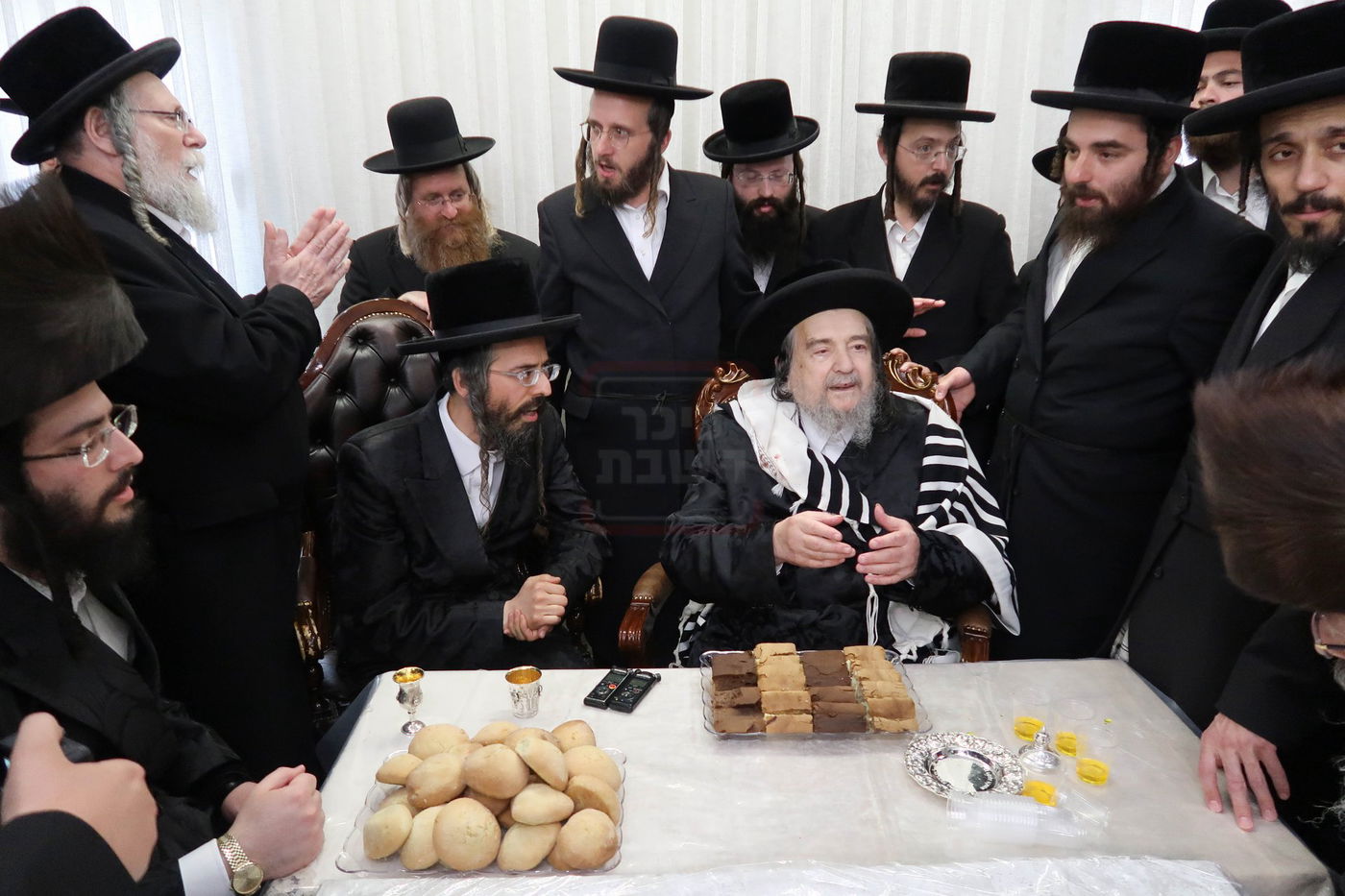 האדמו"ר מזוועהיל בשמחת ברית במעונו של הגה"צ רבי יעקב מאיר שכטר