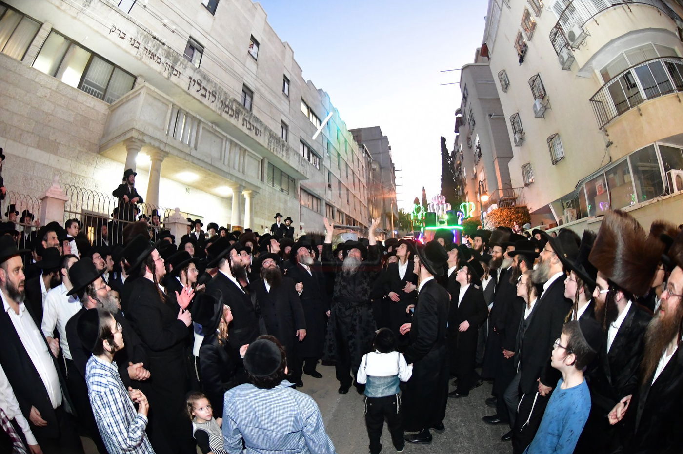 הכנסת ס"ת לביהמ"ד 'שבט הלוי'