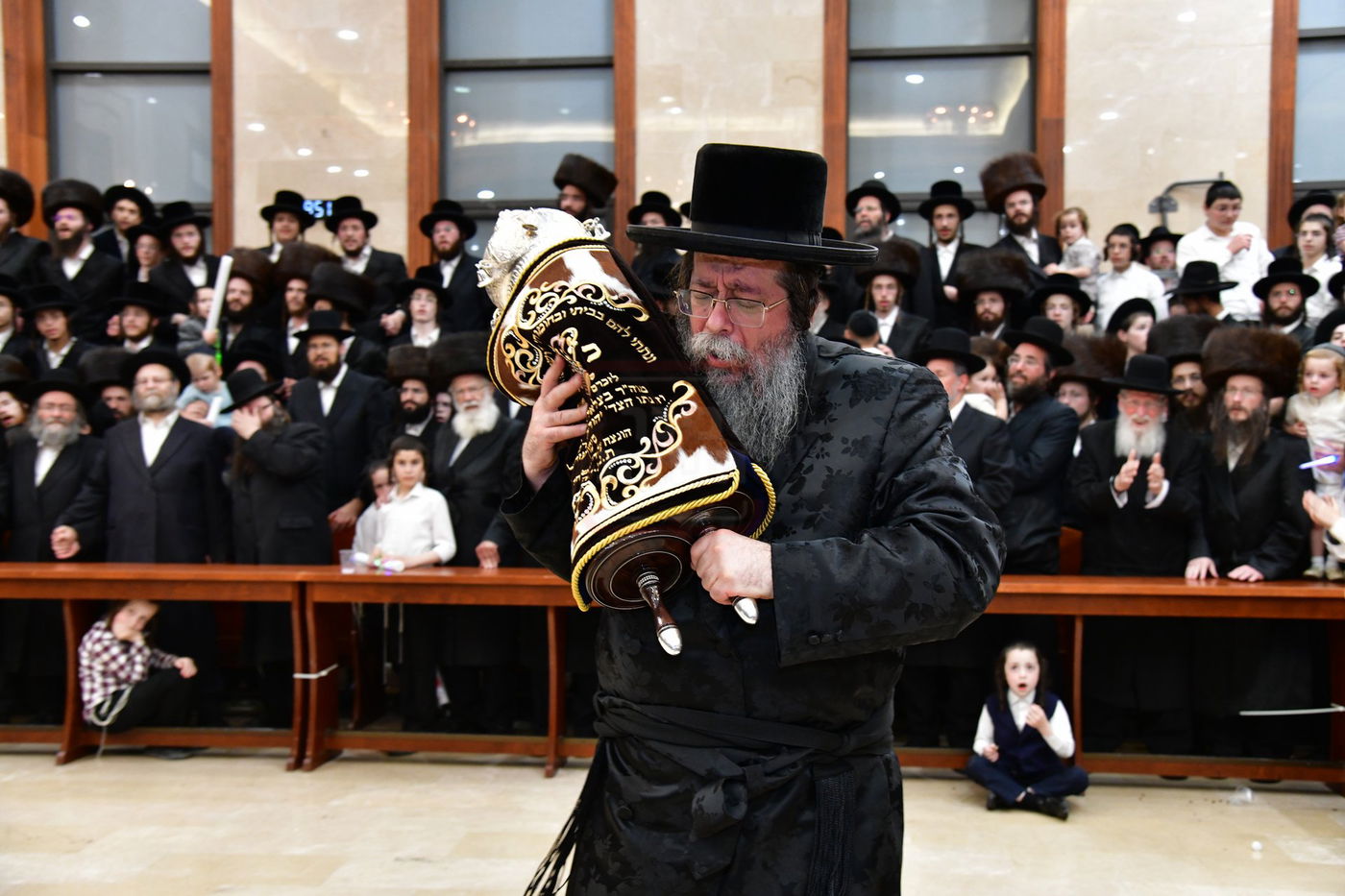 הכנסת ס"ת לביהמ"ד 'שבט הלוי'